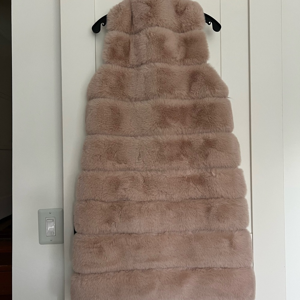 Elegant faux feather/ rabbit pink vest. Vintage - Picture 4 of 11